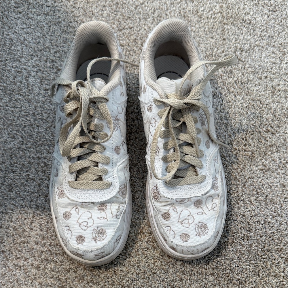 Nike White and Tan Floral Sneakers